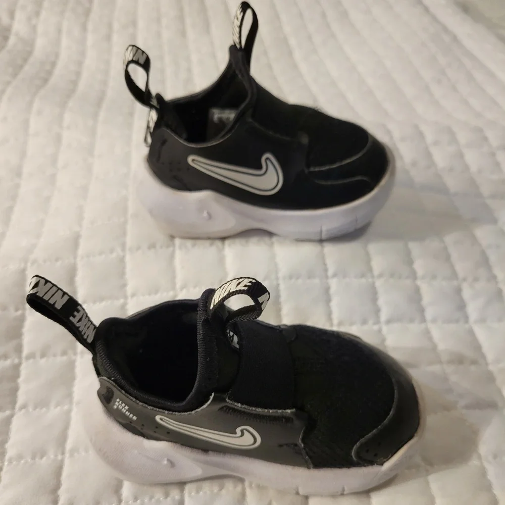 Nike Black Flex Runner 3 Sneakers Baby Size 4C Athletic Sporty Comfort Fan Fun